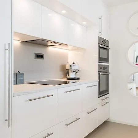 The Majestic Bel Etage Upscale With Pool Apartman *