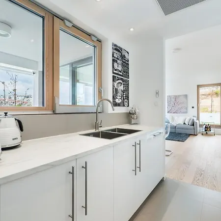 The Majestic Bel Etage Upscale With Pool Apartman *