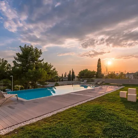 The Majestic Bel Etage Upscale With Pool Apartment Split